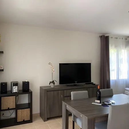 Holiday home Maison Le Coteau Des Sources Montpon-Menesterol